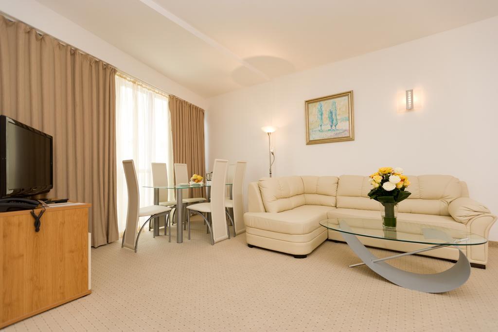 גולדן סנדס Apollo Spa Resort - Premium All-Inclusive , Pools & Free Beach, Individual Ac In Every Room חדר תמונה