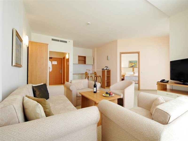 גולדן סנדס Apollo Spa Resort - Premium All-Inclusive , Pools & Free Beach, Individual Ac In Every Room מראה חיצוני תמונה